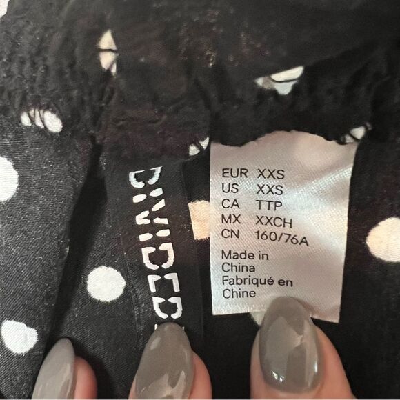 H&M divided, polkadot crop top 🖤 off the shoulder 🖤 XXS - Picture 2 of 4